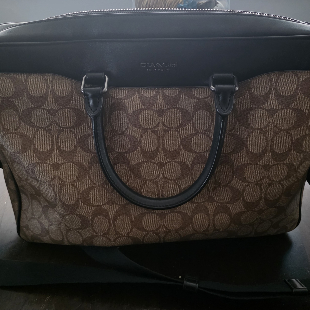 Coach Beckett Slim Brief in Signature Canvas.